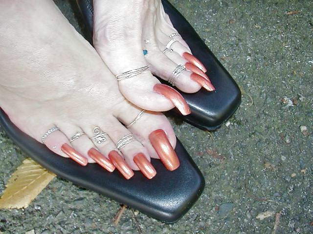 21P Long toe nails