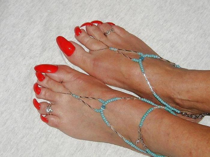 21P Long toe nails