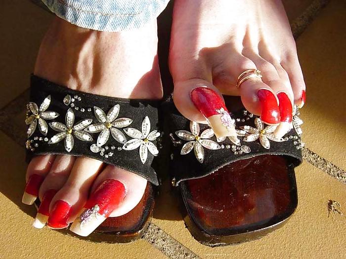 21P Long toe nails