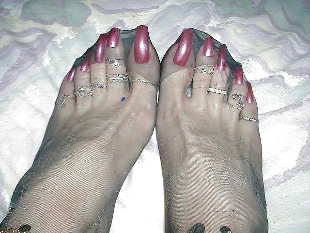 21P Long toe nails
