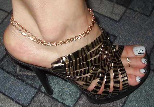 21P Long toe nails