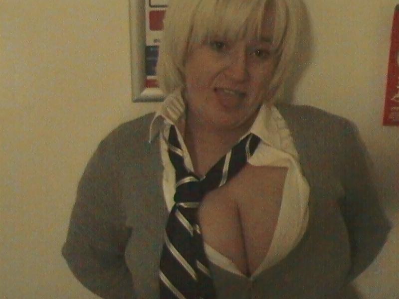 7P busty blonde housewife