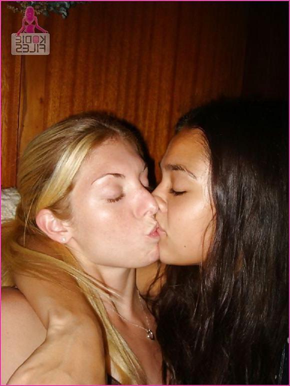 25P Lesbian couple
