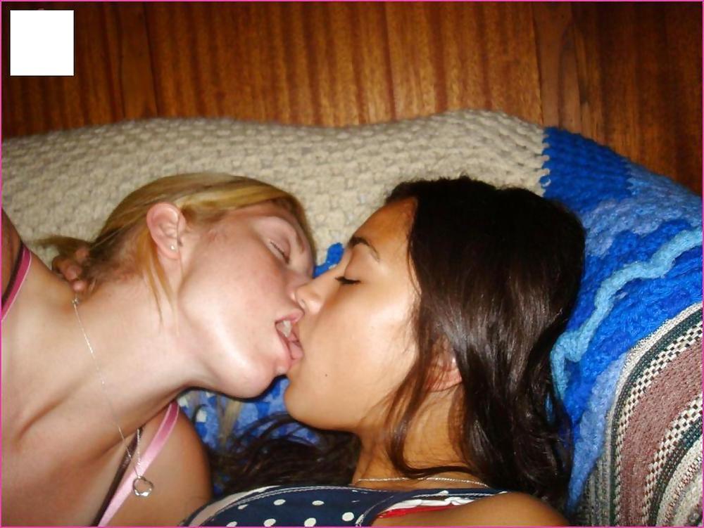 25P Lesbian couple