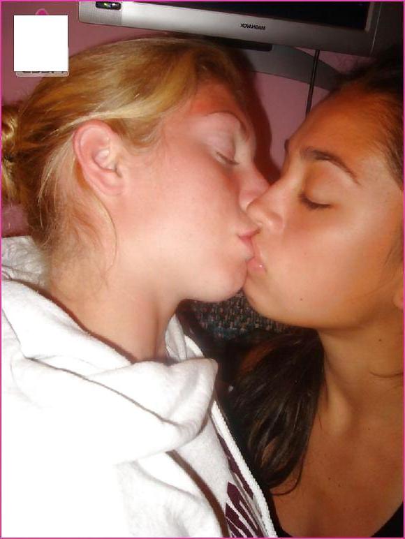 25P Lesbian couple