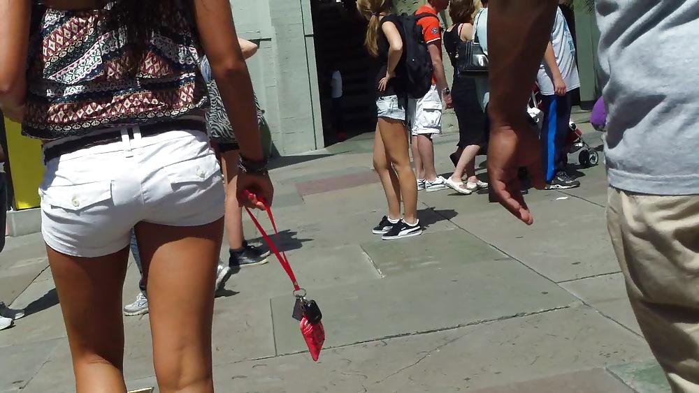 25P French girls ass & butts in tight sexy shorts 