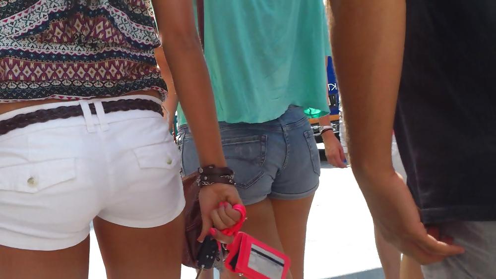 25P French girls ass & butts in tight sexy shorts 