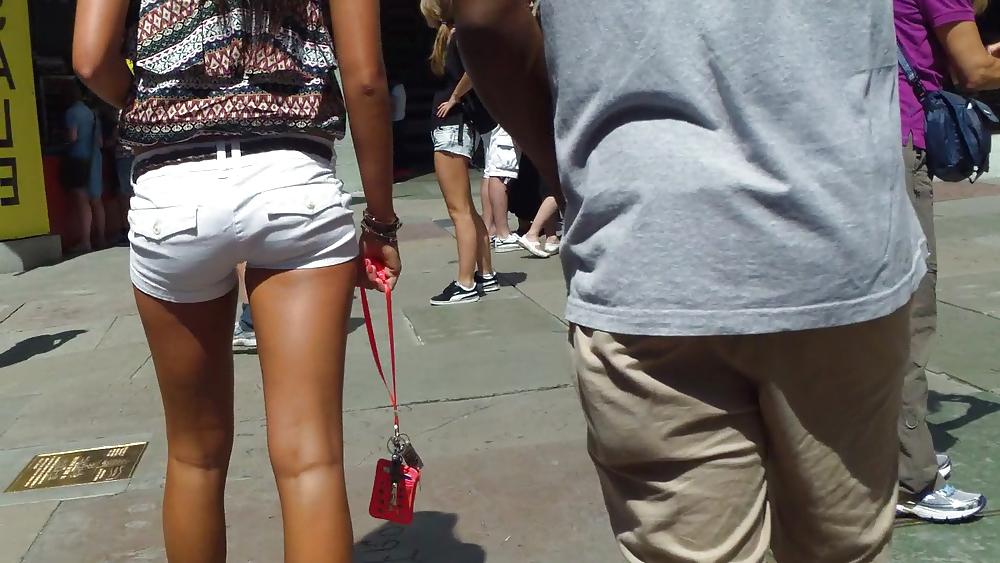 25P French girls ass & butts in tight sexy shorts 