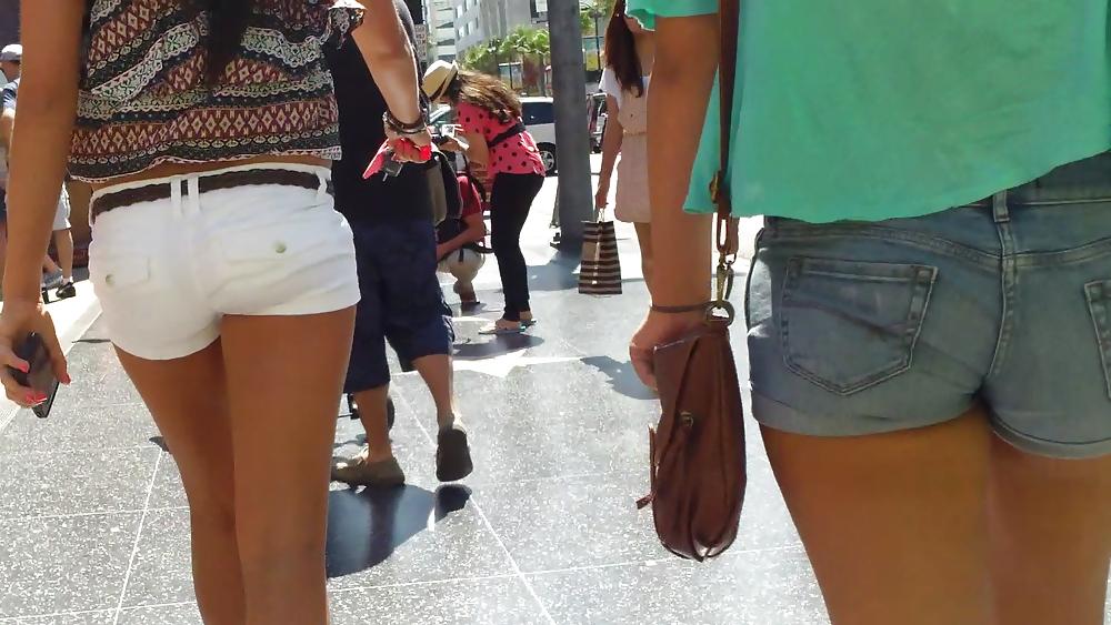 25P French girls ass & butts in tight sexy shorts 