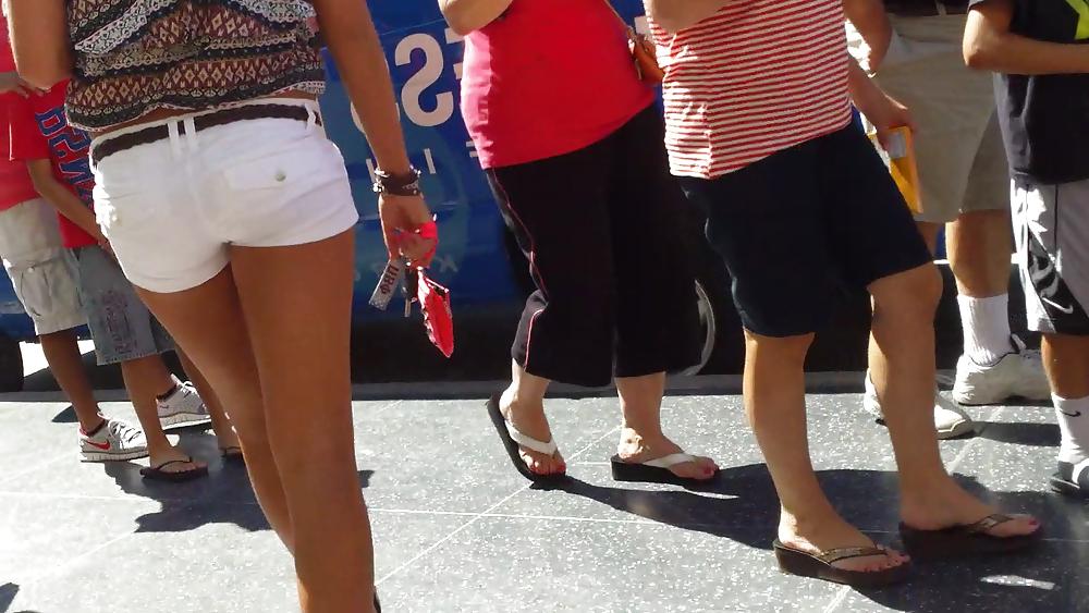 25P French girls ass & butts in tight sexy shorts 