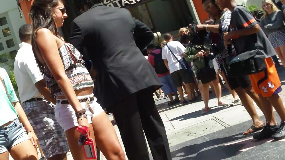 25P French girls ass & butts in tight sexy shorts 