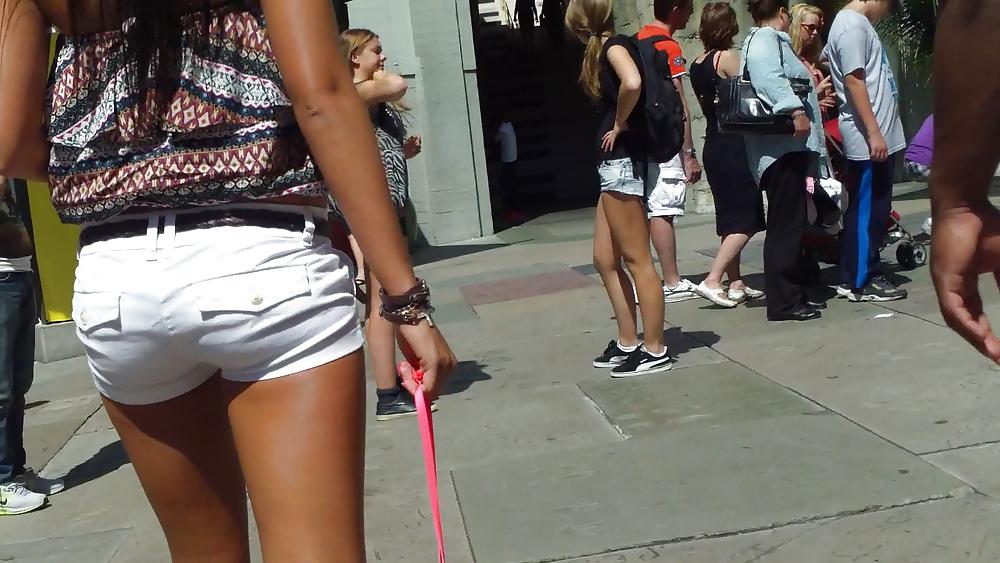 25P French girls ass & butts in tight sexy shorts 