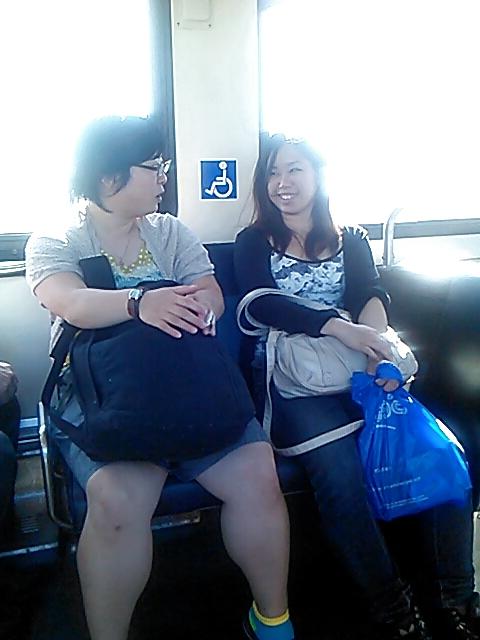 25P Voyeur - babes on transit