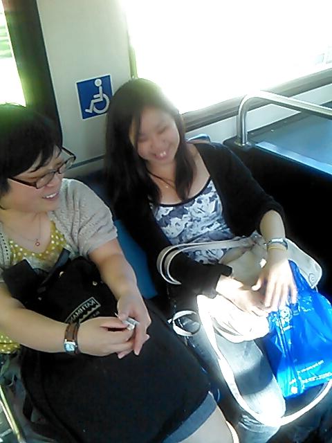 25P Voyeur - babes on transit