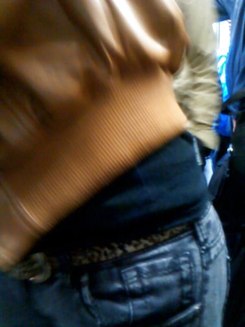 25P Voyeur - babes on transit