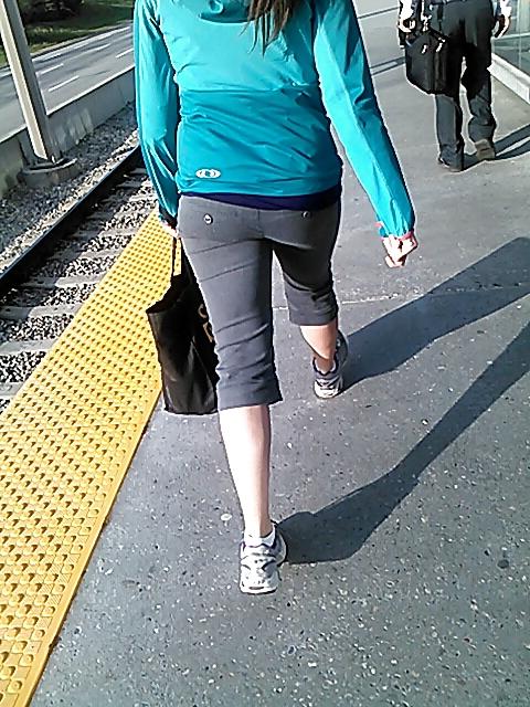 25P Voyeur - babes on transit