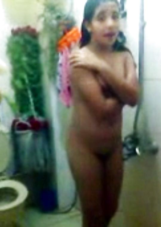 16P Mi prima Banandose Cousin Shower