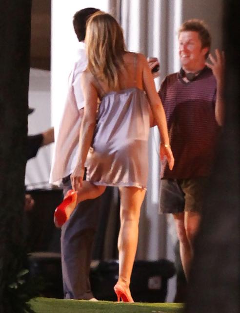 25P Jennifer aniston  to wank over 