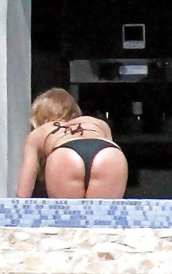25P Jennifer aniston  to wank over 