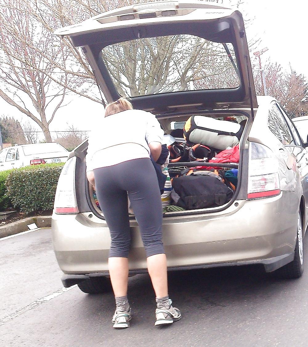 18P Voyeur Pics 12 - Nice Street Ass