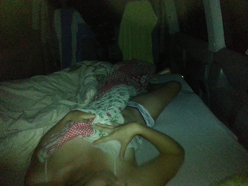 6P Une allemande en camping-car la main dans le sac...