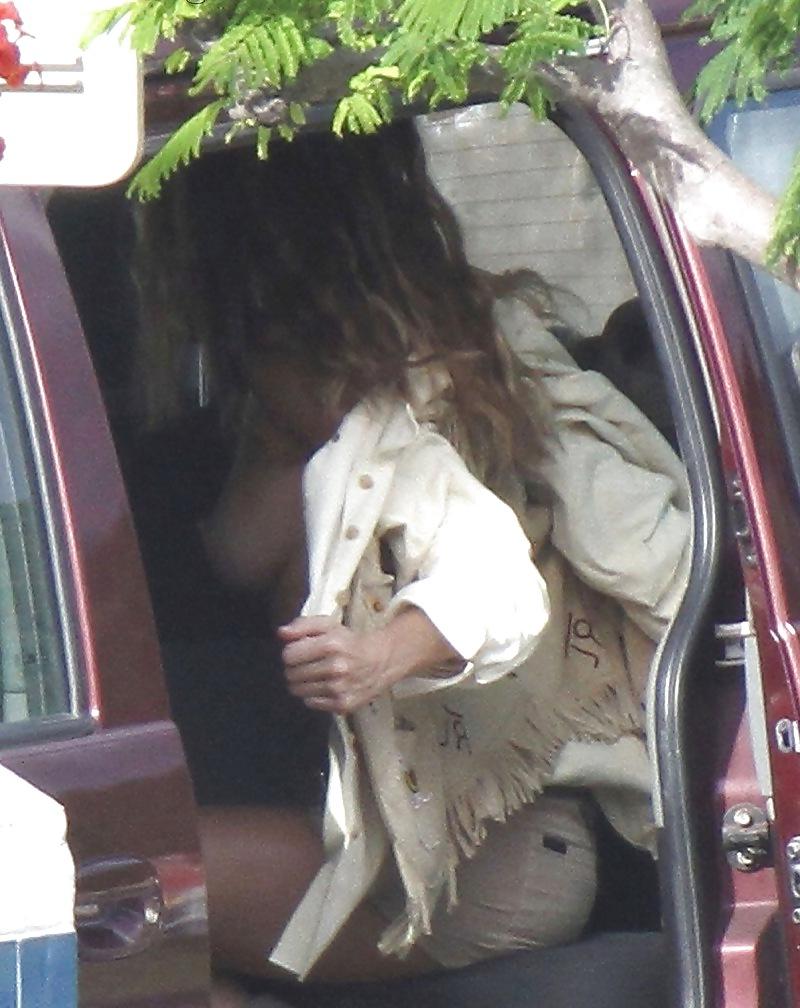 7P Gisele Bundchen is not shy