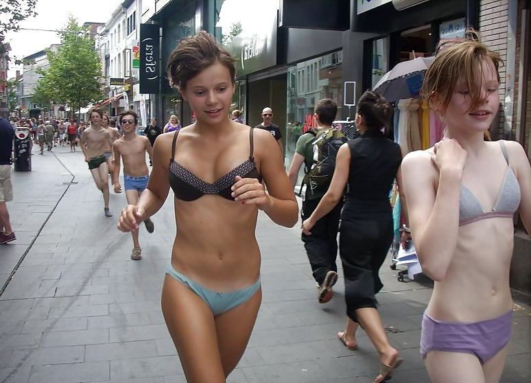 25P Horny teens & girls show their tits & pussies in public 3