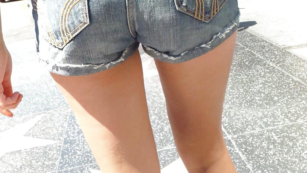 25P Public teen ass & butts jeans