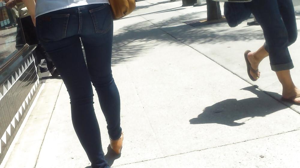 25P Public teen ass & butts jeans