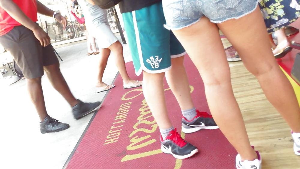 25P Public teen ass & butts jeans