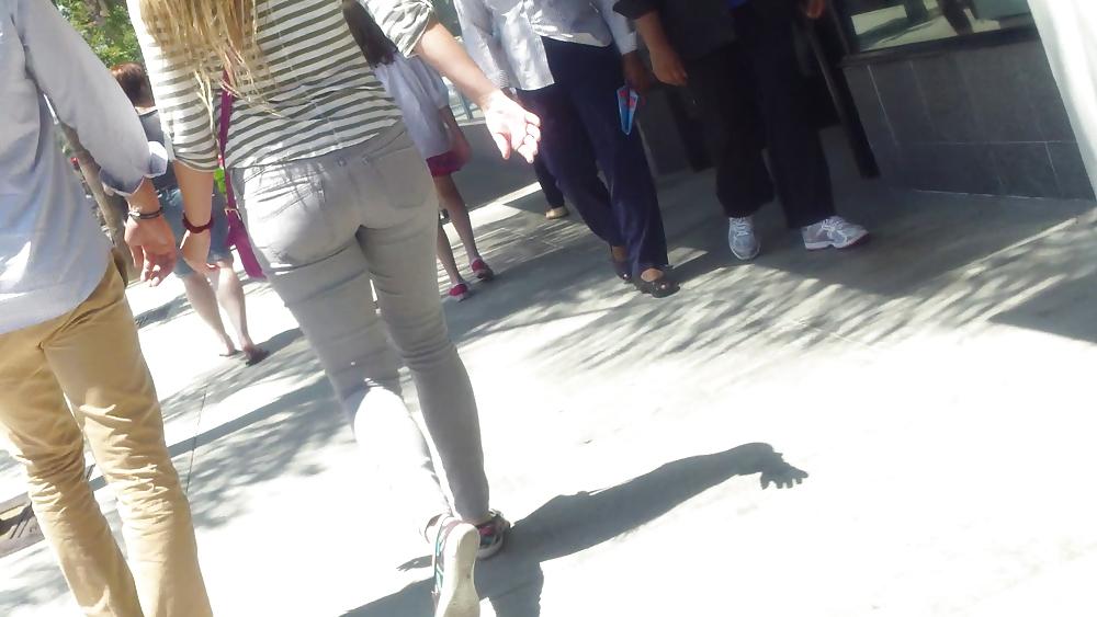 25P Public teen ass & butts jeans