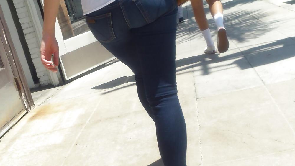 25P Public teen ass & butts jeans
