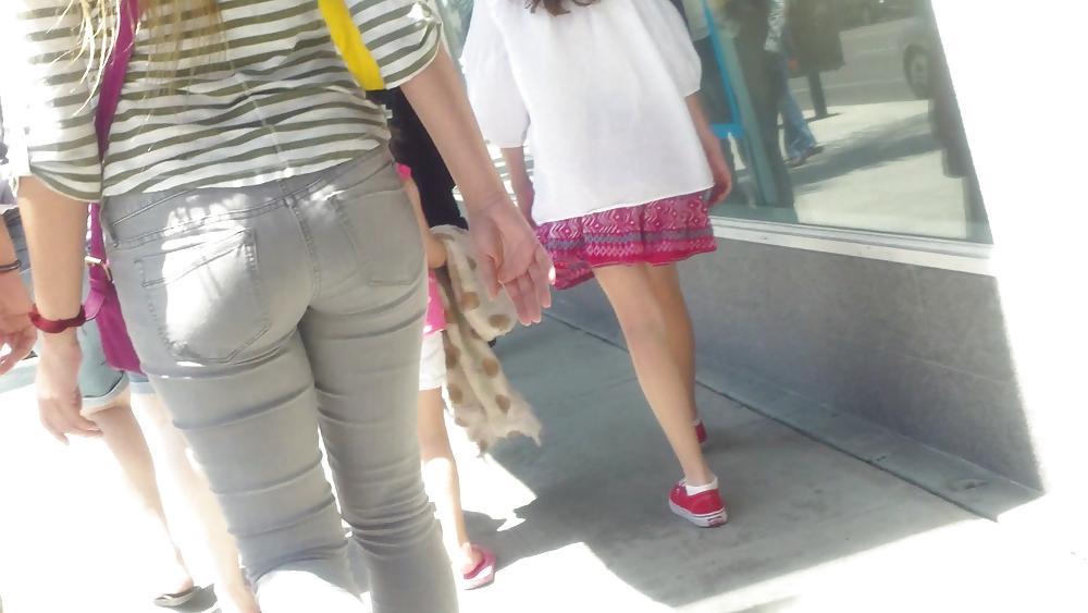 25P Public teen ass & butts jeans