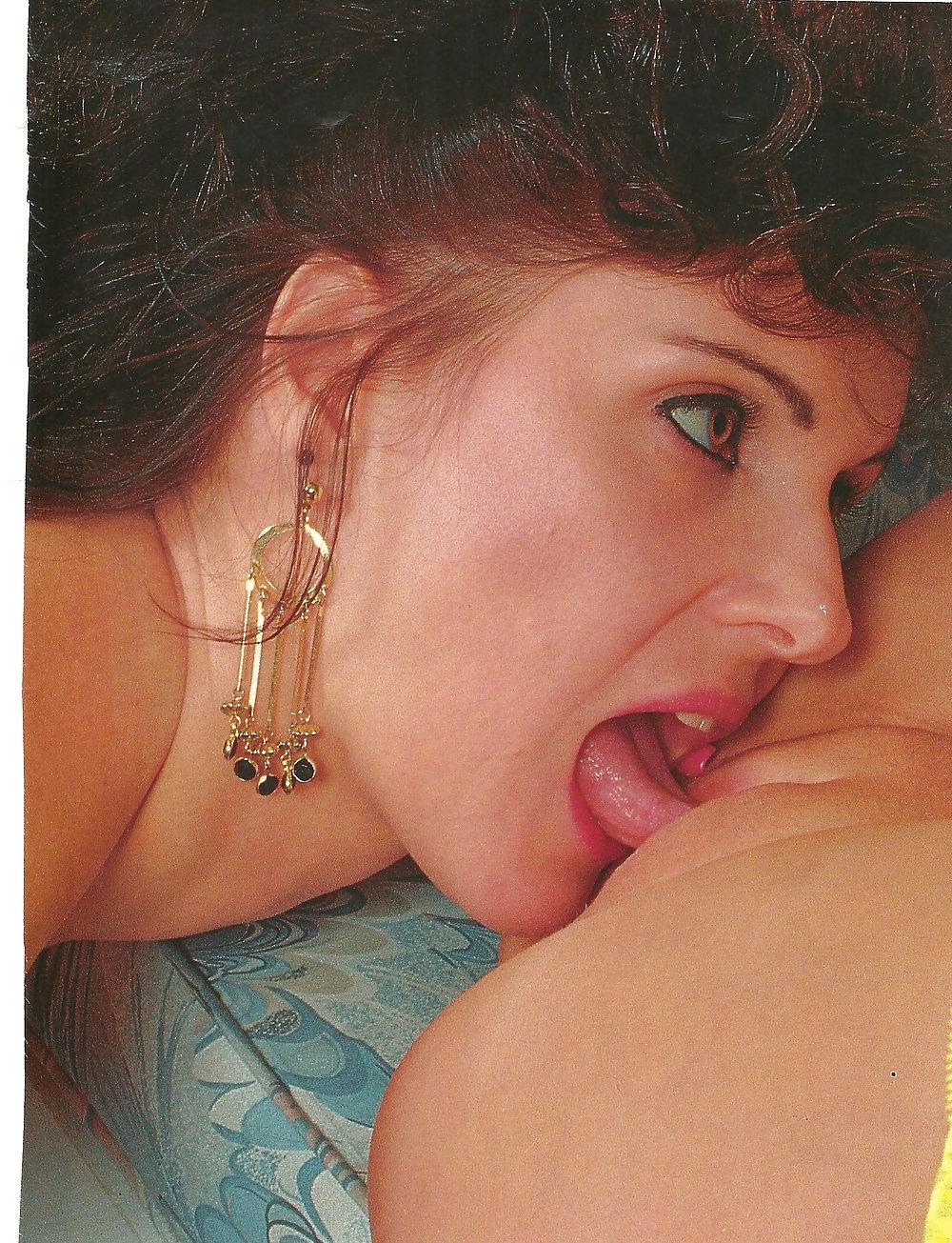 6P Vintage blonde midel with perfect bald vulva!
