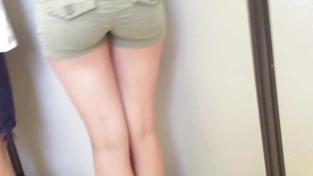 25P Tight teen butts & ass in jeans up close 