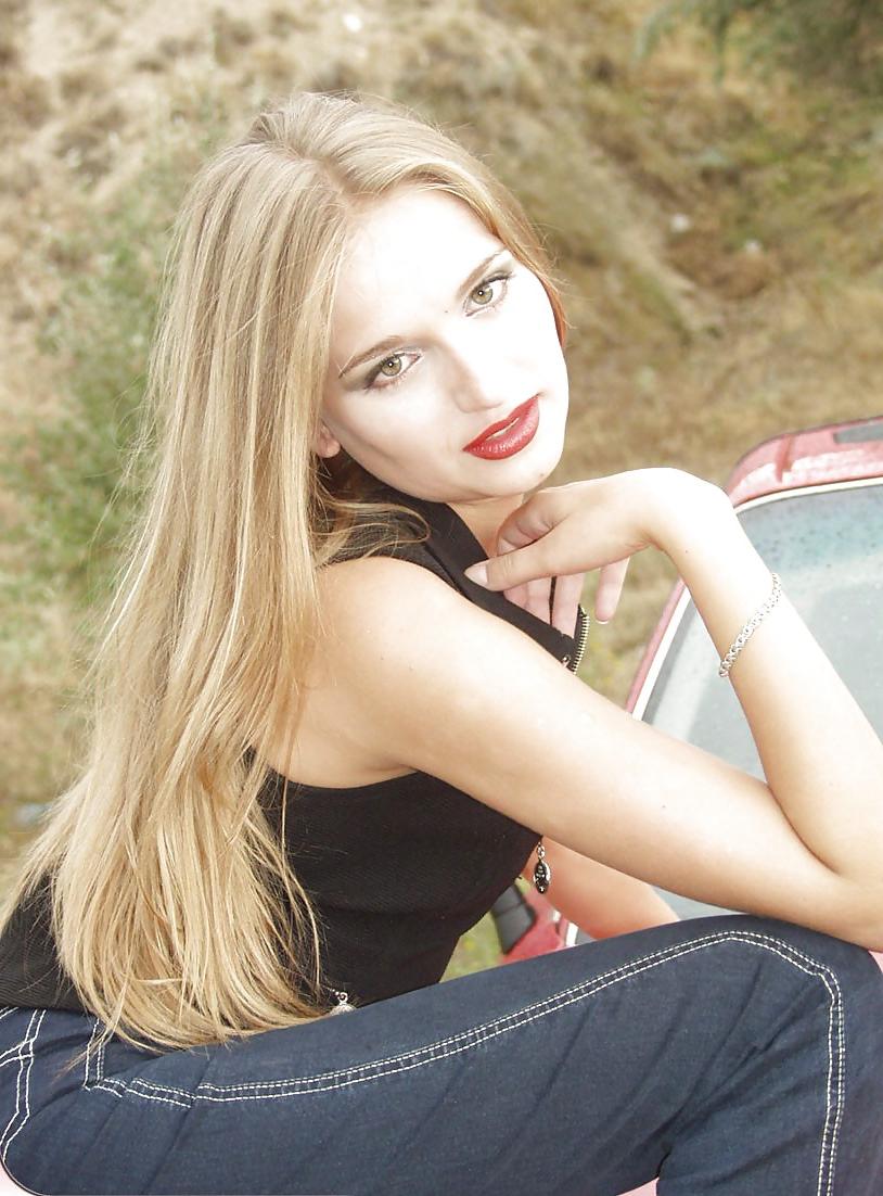 25P Blonde posing by her car