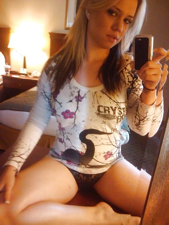 9P Cute Blonde in hotel...