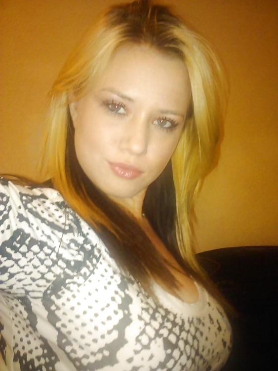 9P Cute Blonde in hotel...