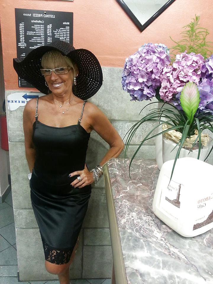 25P NYLON FETISH MILF MATURE COUGAR