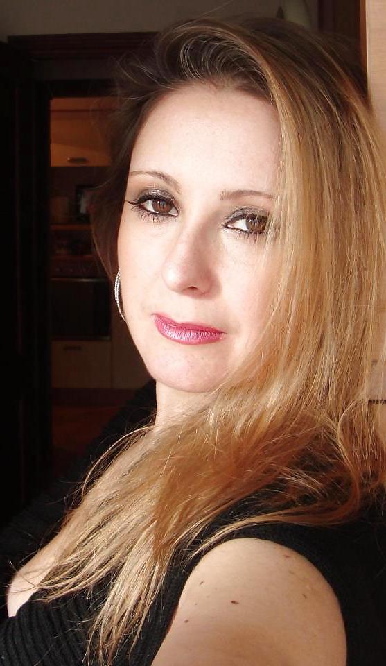 25P NYLON FETISH MILF MATURE COUGAR