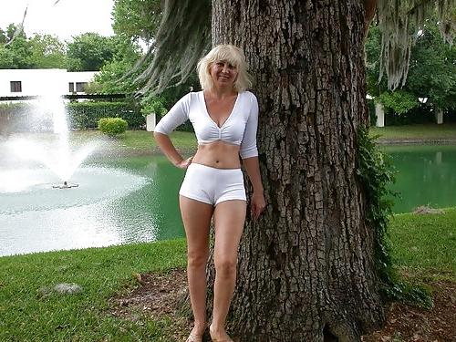 24P Fotze frisst Hose - cameltoe