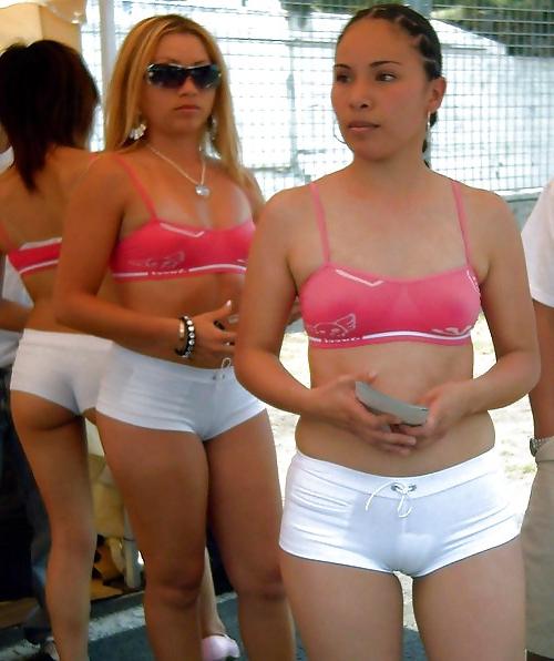 24P Fotze frisst Hose - cameltoe