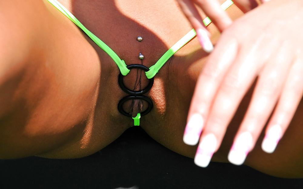25P Bikini Pleasure