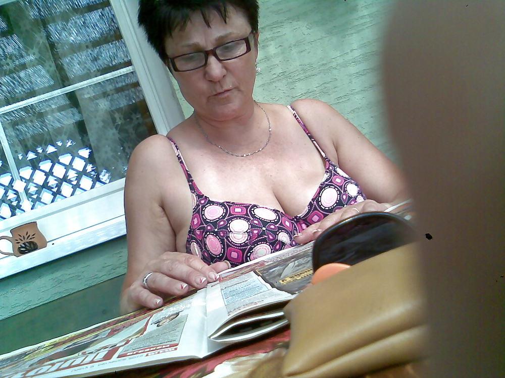 12P Friends mama in a bikini