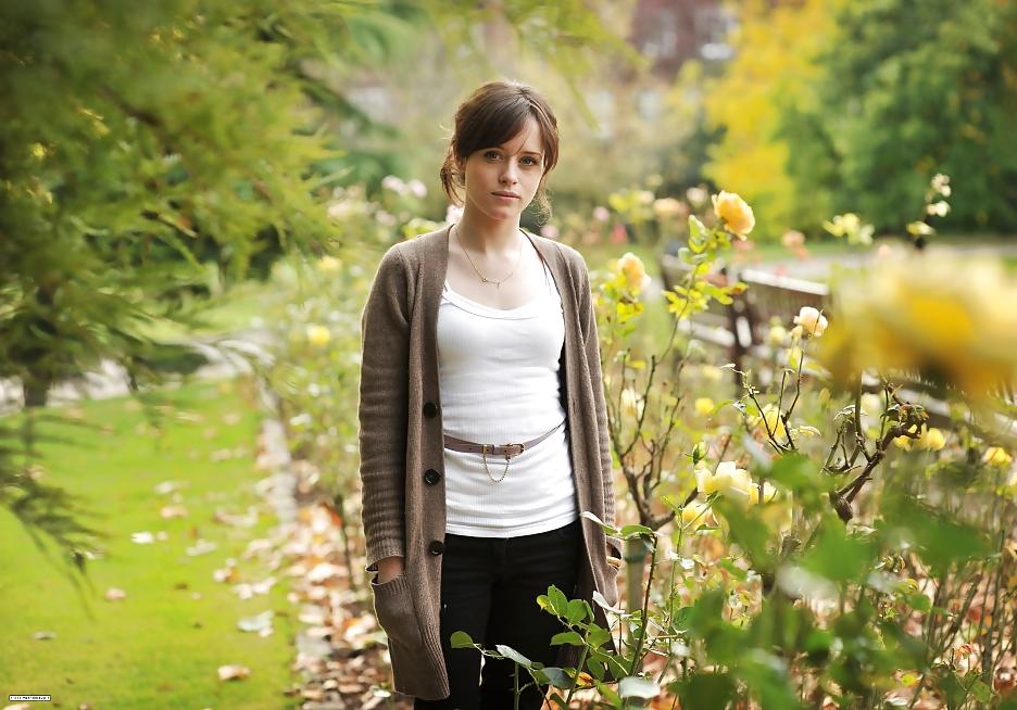 25P Let's Jerk Off Over ... Claire Foy 