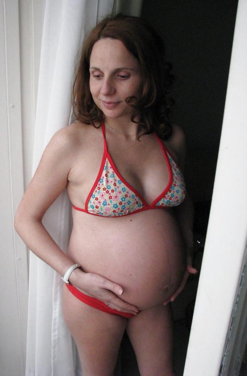 25P Sexy pregnant girls (showing belly)