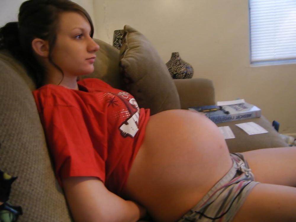 25P Sexy pregnant girls (showing belly)