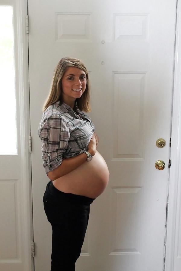 25P Sexy pregnant girls (showing belly)