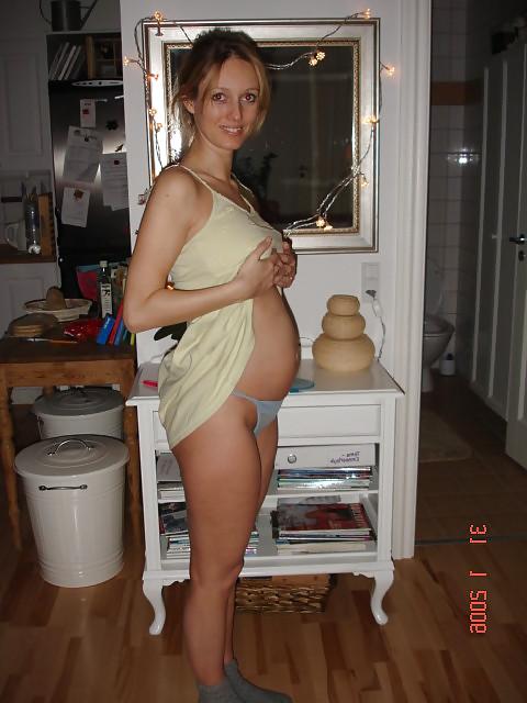 25P Sexy pregnant girls (showing belly)