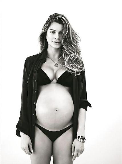 25P Sexy pregnant girls (showing belly)